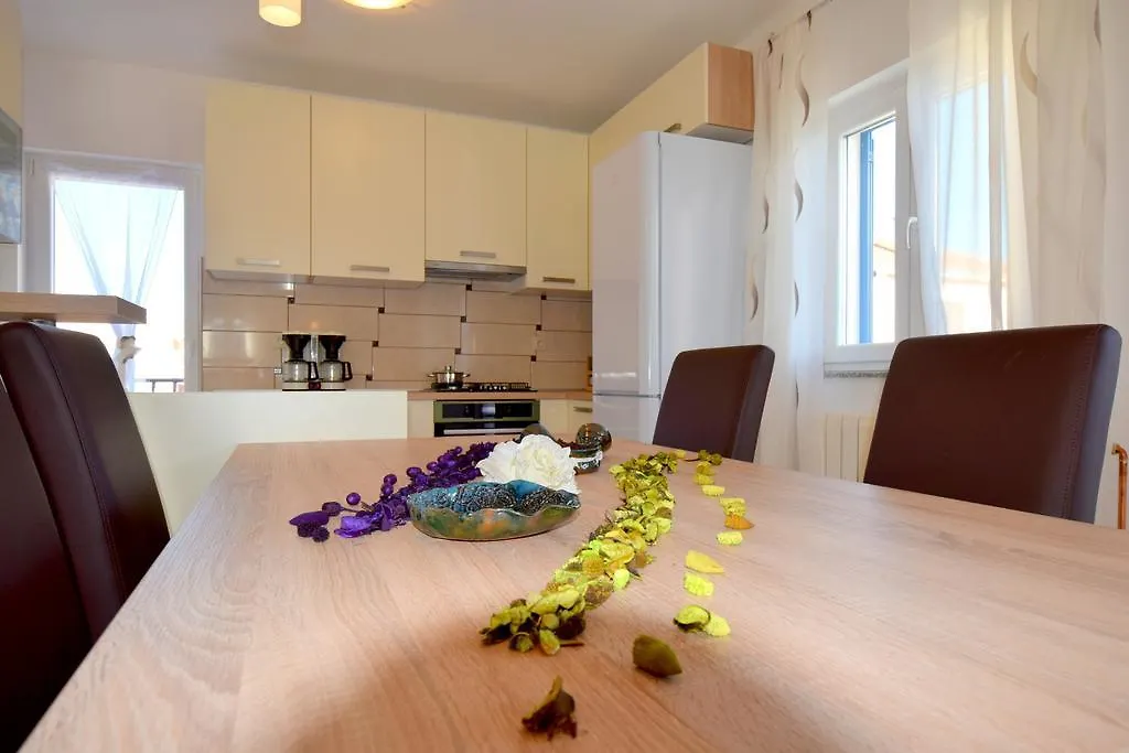 Apartment Celebrini Malinska Kroatien